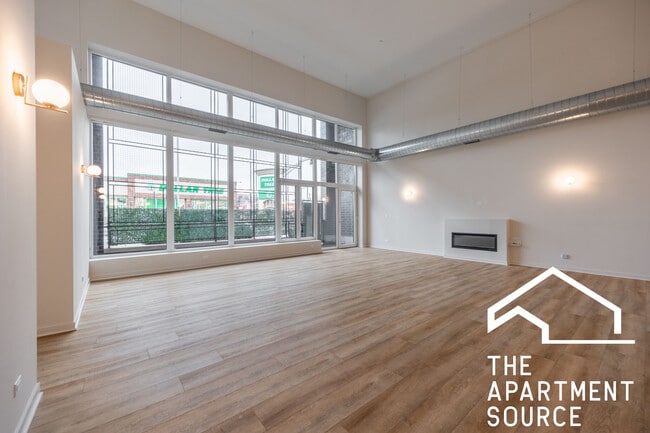 Building Photo - 3207 N Narragansett Ave Unit 103