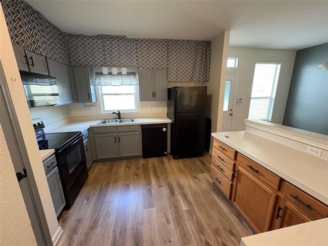 Photo - 215 Michaelis Rd