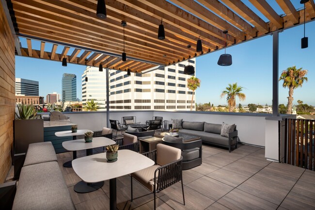 Evani 3223 Wilshire