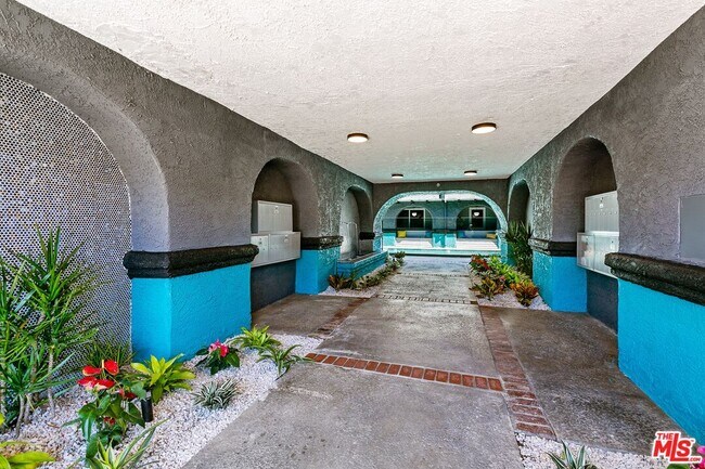 Photo - 6640 Woodley Ave