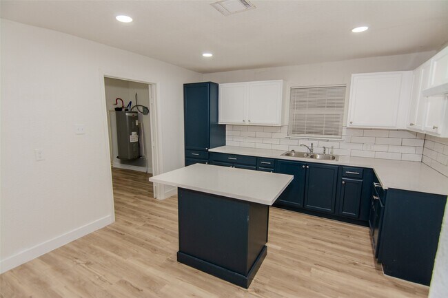 Photo - 10815 Ritow St