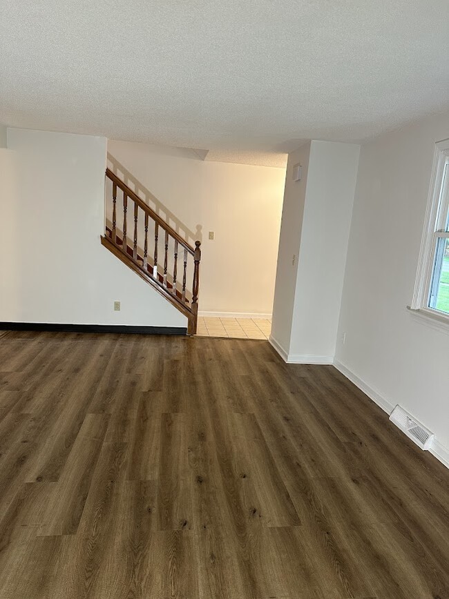 Photo - 177 Warner Rd