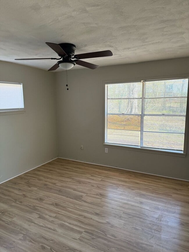 Photo - 332 N Flag Chapel Rd