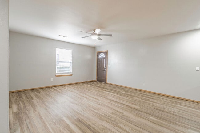 2BR, 2BA Partial renovated - 1,000 SF