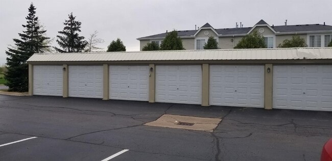 Photo - 2 Bedroom, 1.5 Bath Townhouse w/ Garage & Huge Master Bedroom. Full Sized Washer & Dryer In Unit. Unit Bld #1  #5