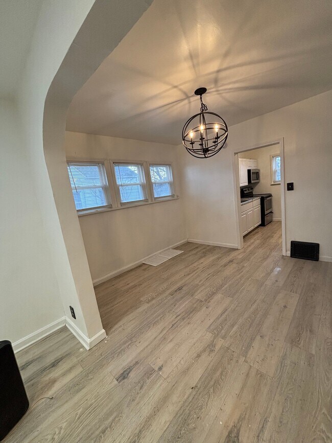 1 Swayze St