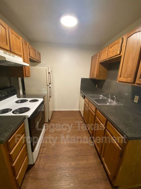 Photo - 1412 Courtney Pl