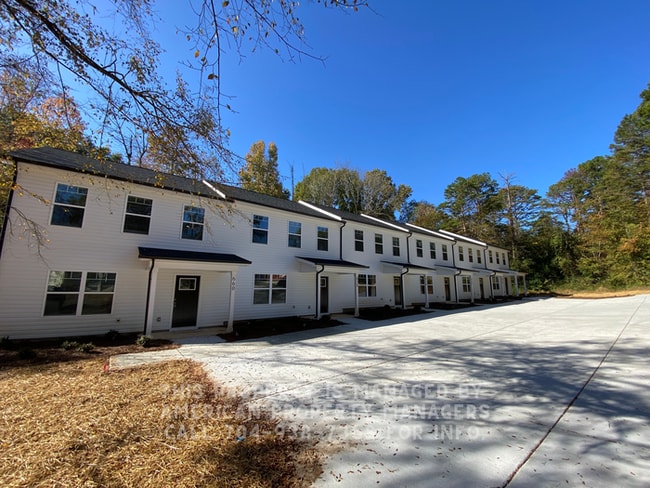 Building Photo - 650 Faith Dr SW