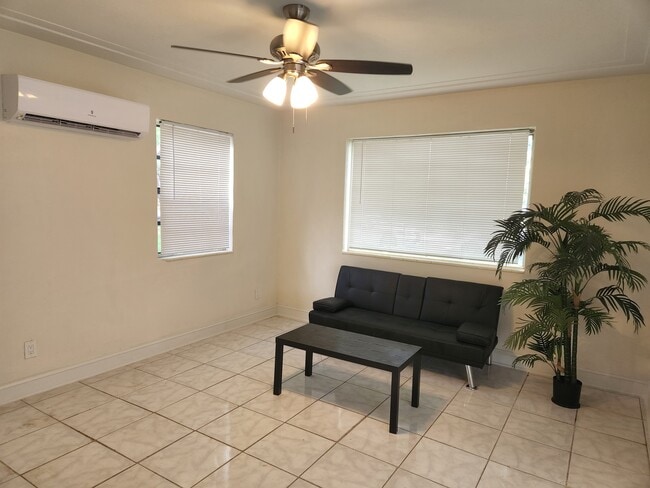 Photo - 1922 Taylor St Unidad #1