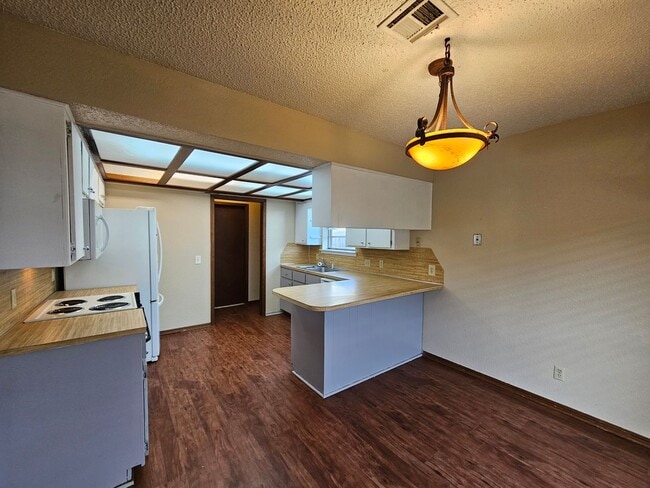 Photo - (3)Bed/(2) Bath with Shelter Avail NOW! Pe...