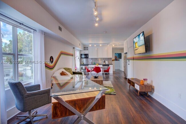 524 NW 35th St Unit 4