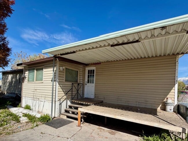 Building Photo - AVAILABLE NOW - 2 Bedroom/2 Bath in Pleasant Grove