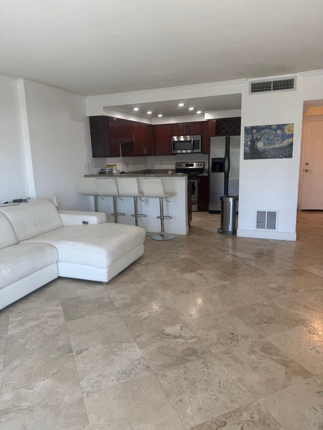 Photo - 2900 NE 30th St Unit 3f