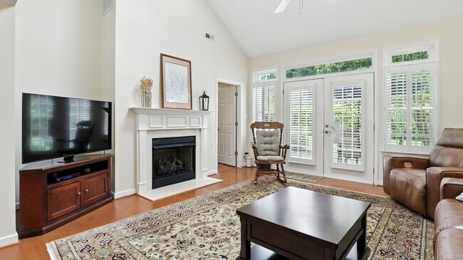 Photo - Charming 3 Bed, 2.5 Bath Condo in Midlothi...