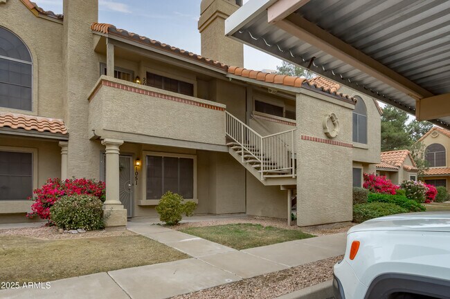 5704 E Aire Libre Ave Unidad 2051