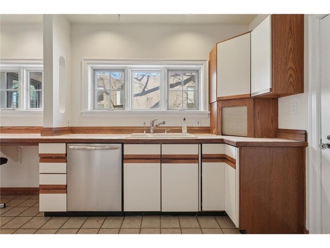 Photo - 1721 Humboldt Ave S