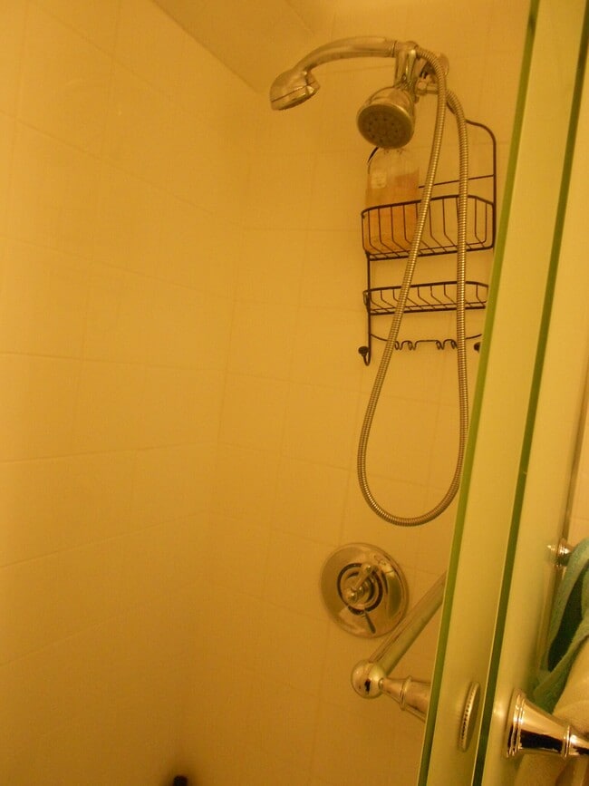 Photo - 63 Fairbanks St Unidad 2