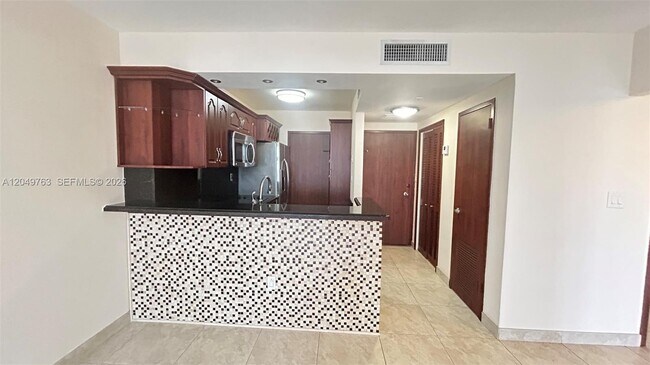 Photo - 2899 Collins Ave Unit 938