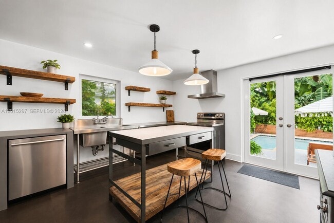 Photo - 723 NE 112th St