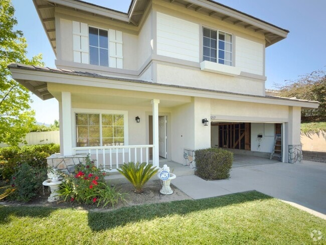Building Photo - RARE 6 BEDROOM HOME FOR RENT IN OPTIMUM LO...