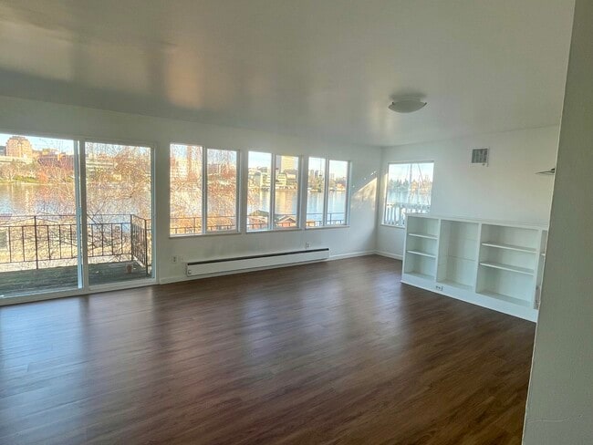 Building Photo - 3136 Portage Bay Plz E Unit A