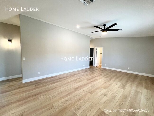 Photo - 1124 E Polk St Unit 2