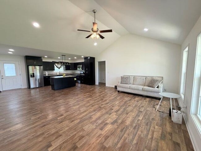 Photo - Country living close to city life!