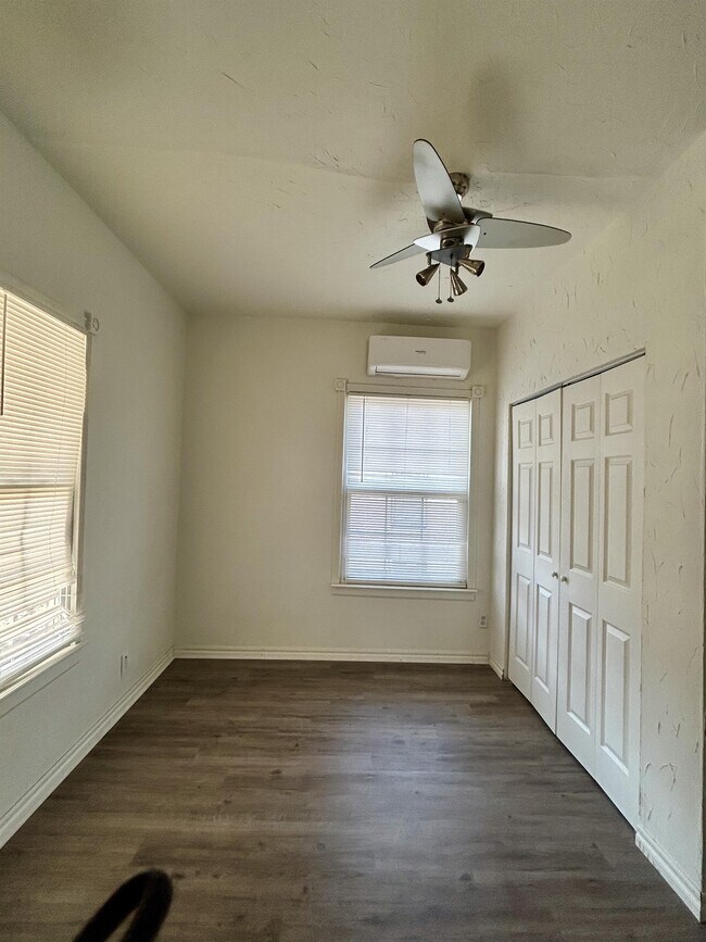 Photo - 2208 E Broadway St