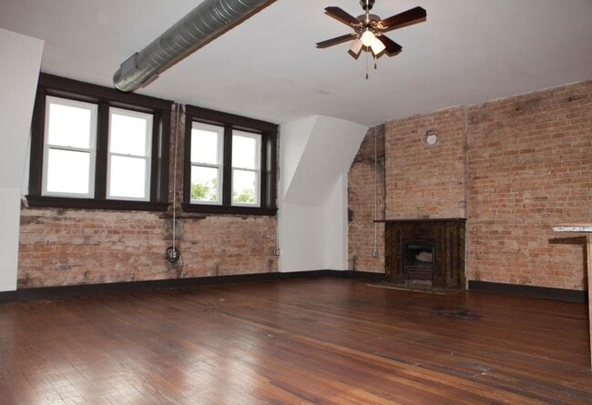 Building Photo - 2611 Short Vine St Rental