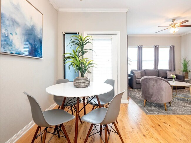 Photo - 4 Bedroom Condo In the UT Campus Area Unit 312