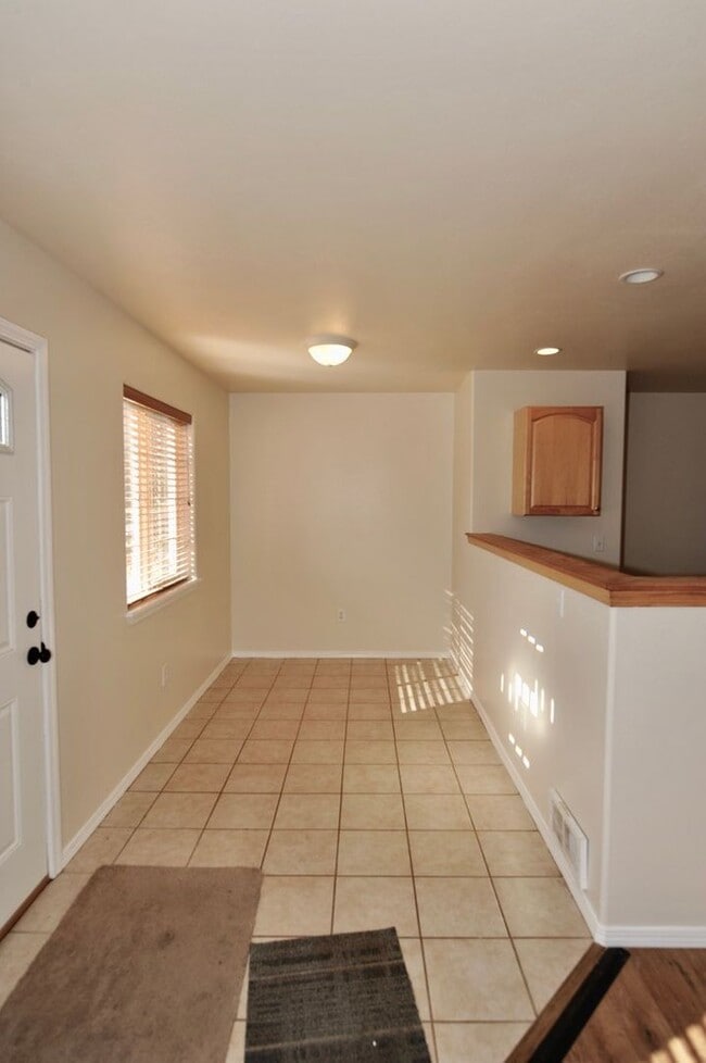 Photo - 3 bed 2 bath rancher duplex (stainless appliances & granite counters)
