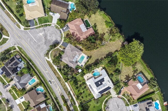 Photo - 16770 Lakeview Ct