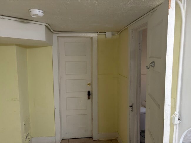 442 N 10th Ave Unit Downstairs