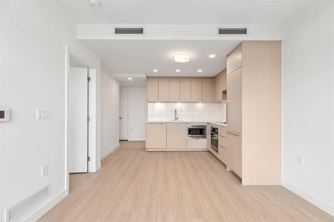 Photo - 13675 107A Ave
