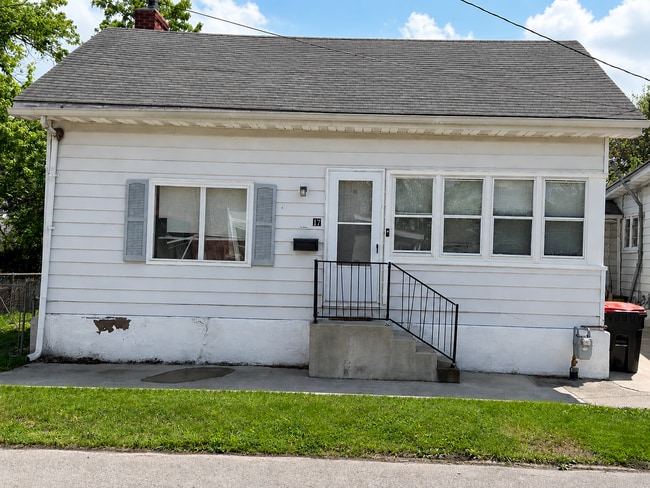 Building Photo - 17 Poplar Ave