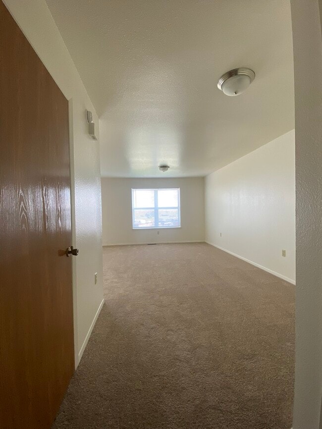 Photo - 354 Norbeck Ct