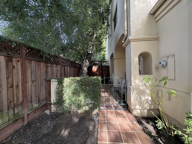 Photo - Spacious and Inviting 3-Bedroom, 2.5-Bath Townhome in the Heart of Menlo Park