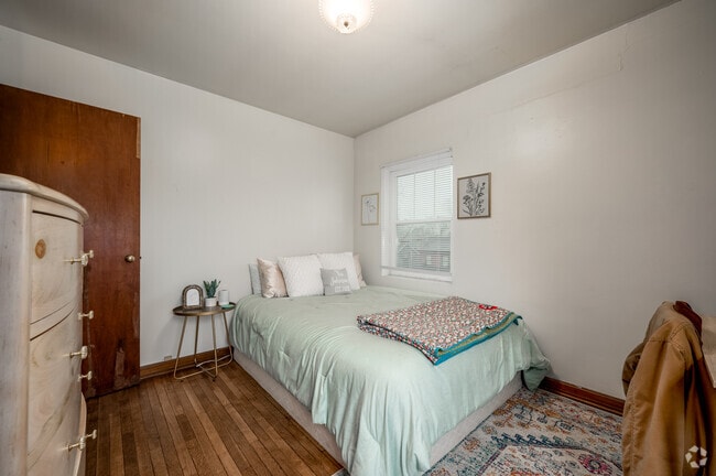 2 habitaciones, 1 baño - 1000 pies cuadrados - Segundo dormitorio