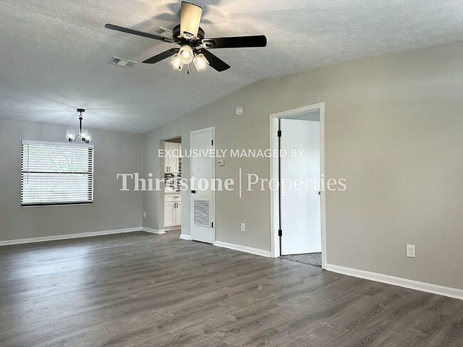 Photo - 10833 Liscard Rd S