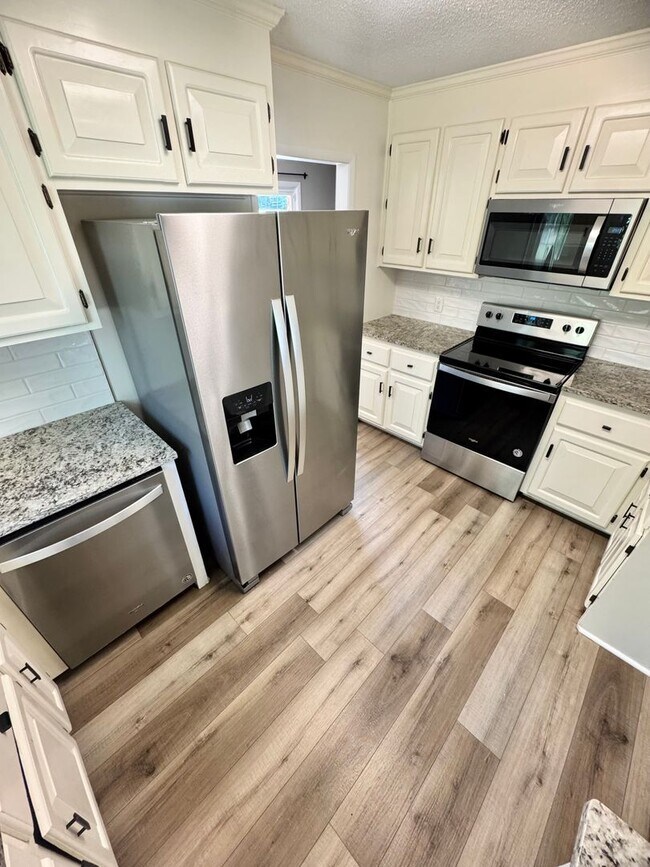 Photo - 401 Janice St