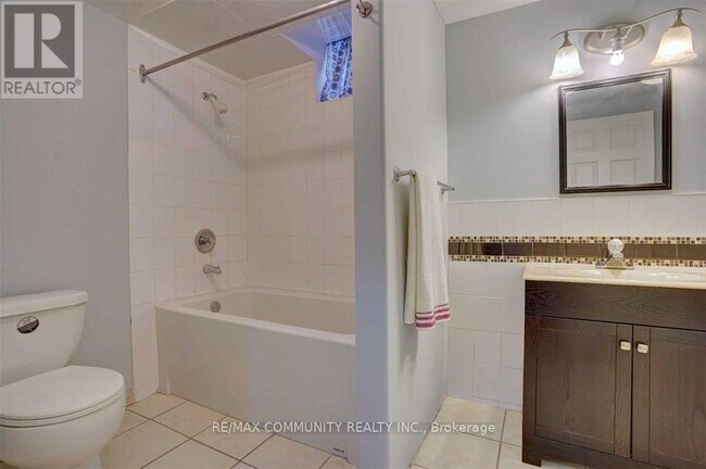 Photo - 208 Twyn Rivers Dr