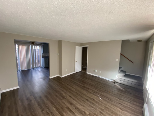 Photo - 826 Emery St