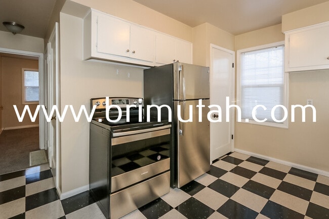 Photo - 1105 Laird Ave S