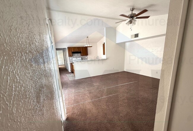 Photo - AVAILABLE NOW!!! Half Duplex 2 bed 1 bath ...