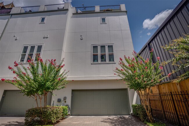 Photo - 1102 Thompson St