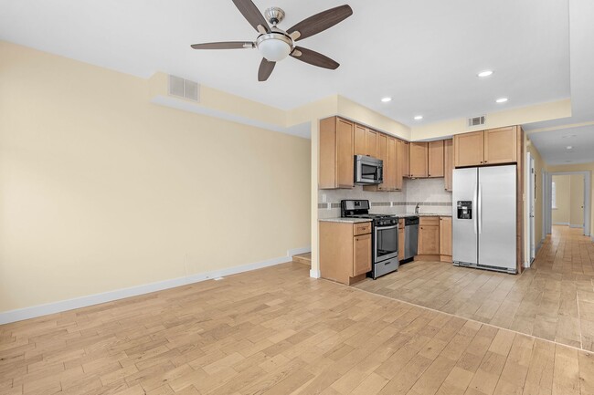 Photo - 212 E Chase St Unit 2