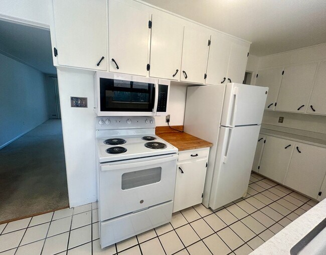 Photo - 4 Bedroom Ranch House - Prime Location Minutes from Cherry Creek!