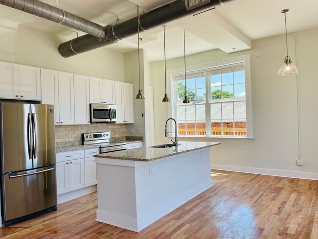 Building Photo - 146 W Washington St Unit 202
