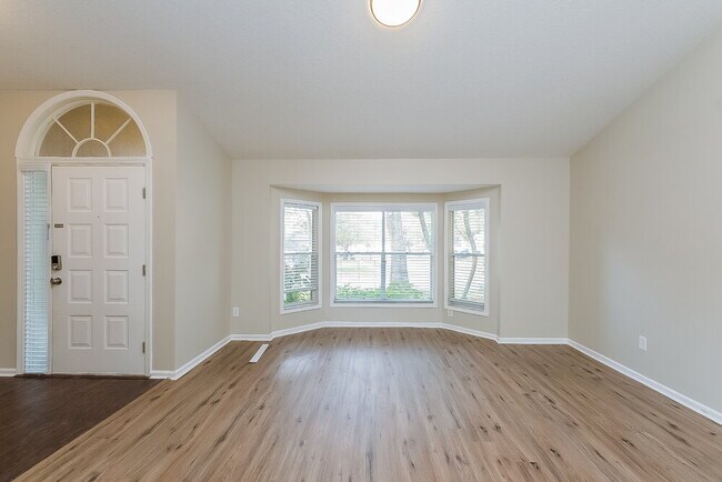 Photo - 4551 Oak River Cir