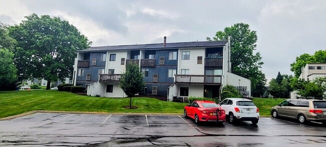 Building Photo - 806 Stratford Dr Unit 22